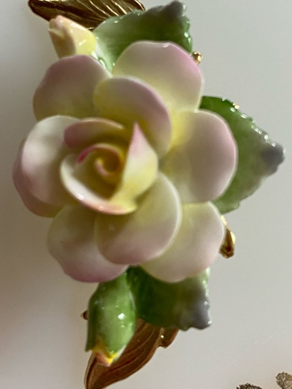 Vtg 1960’s Porcelain Pink & Green Rose Brooch with Gold Leaves 2” Grama Core - Picture 8 of 9
